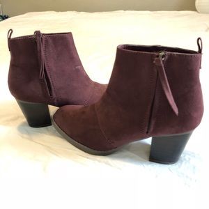 Maroon booties